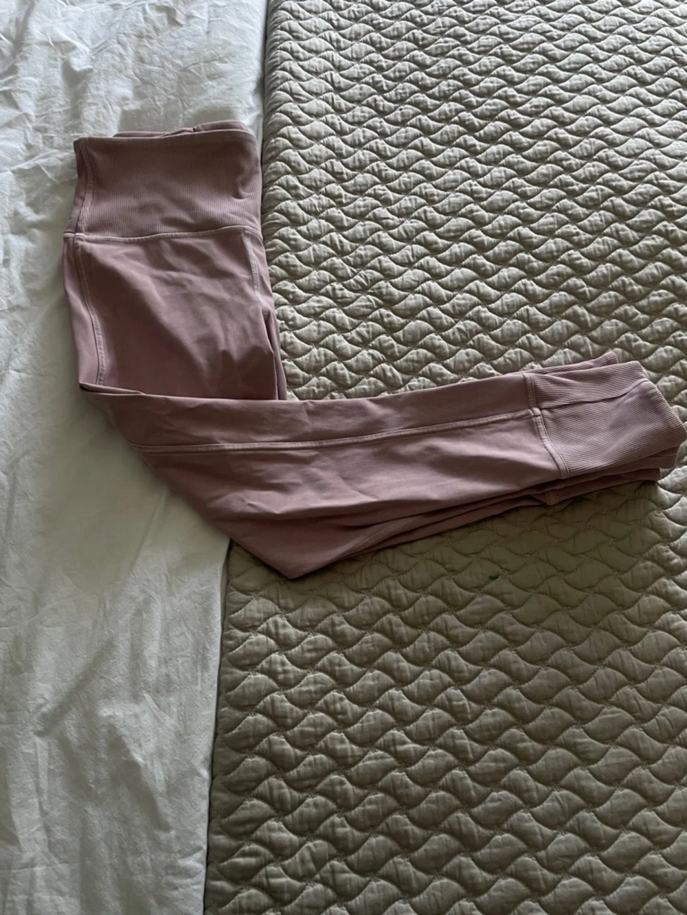 Lululemon pink size 6 leggings